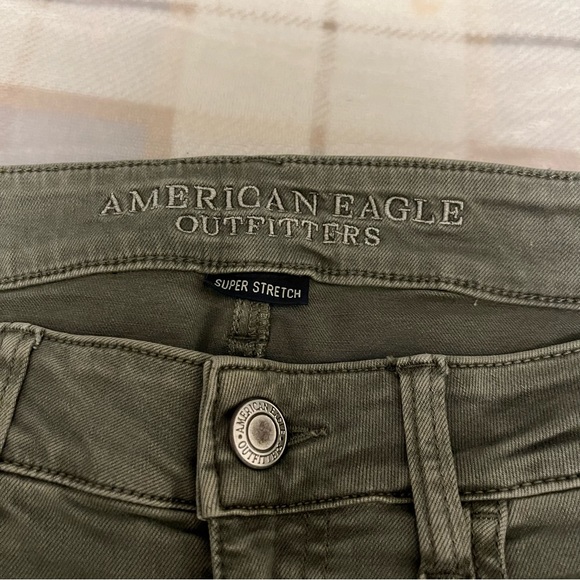 American Eagle Olive Green Mid Rise Ripped Jeggings Size 4 - Picture 5 of 7